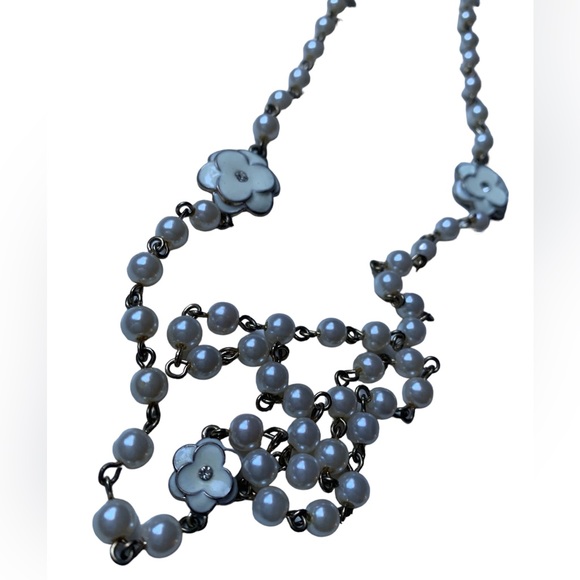 White Flower Clear Crystal Center Faux Pearl Slip On Necklace Gold Plated - Picture 4 of 8